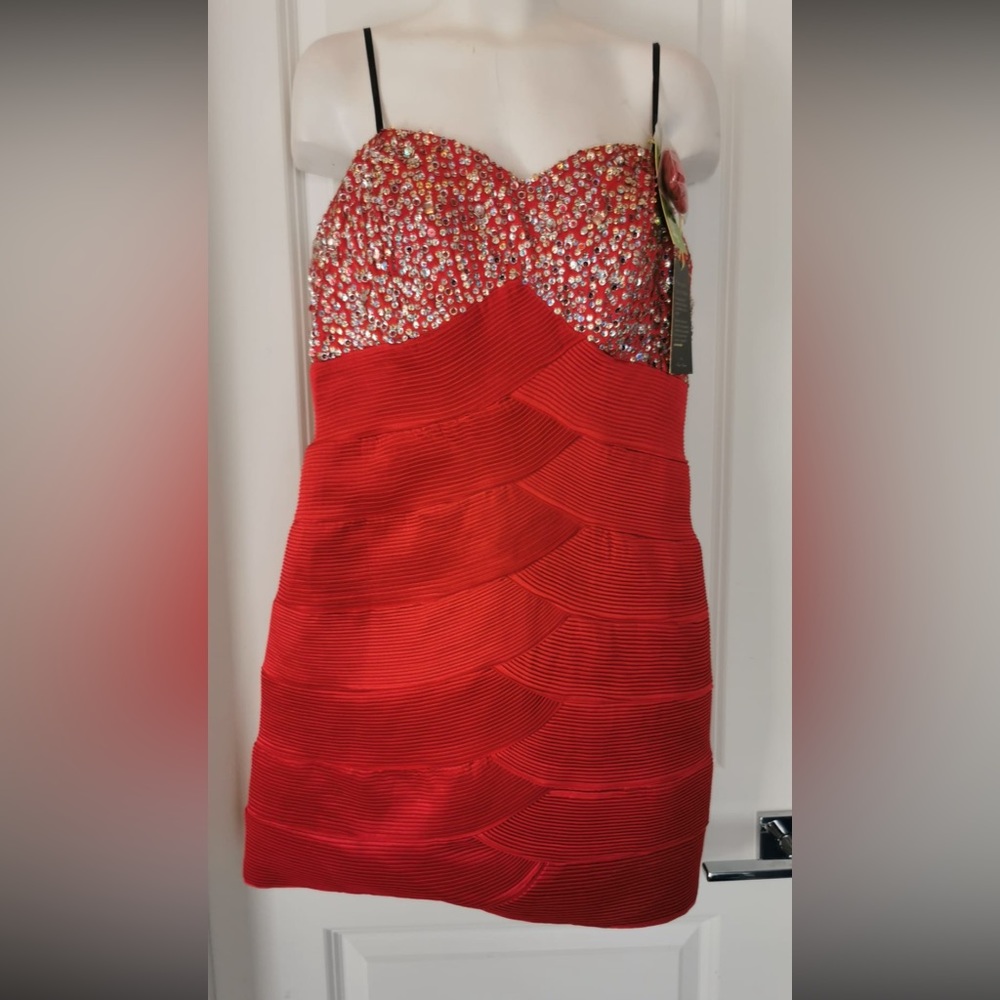 New Narianna Beautiful Red With Sequins Dress